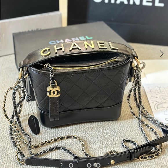 Chanel Gabrielle small model handbag in black quilted leather - Picture 2 of 9